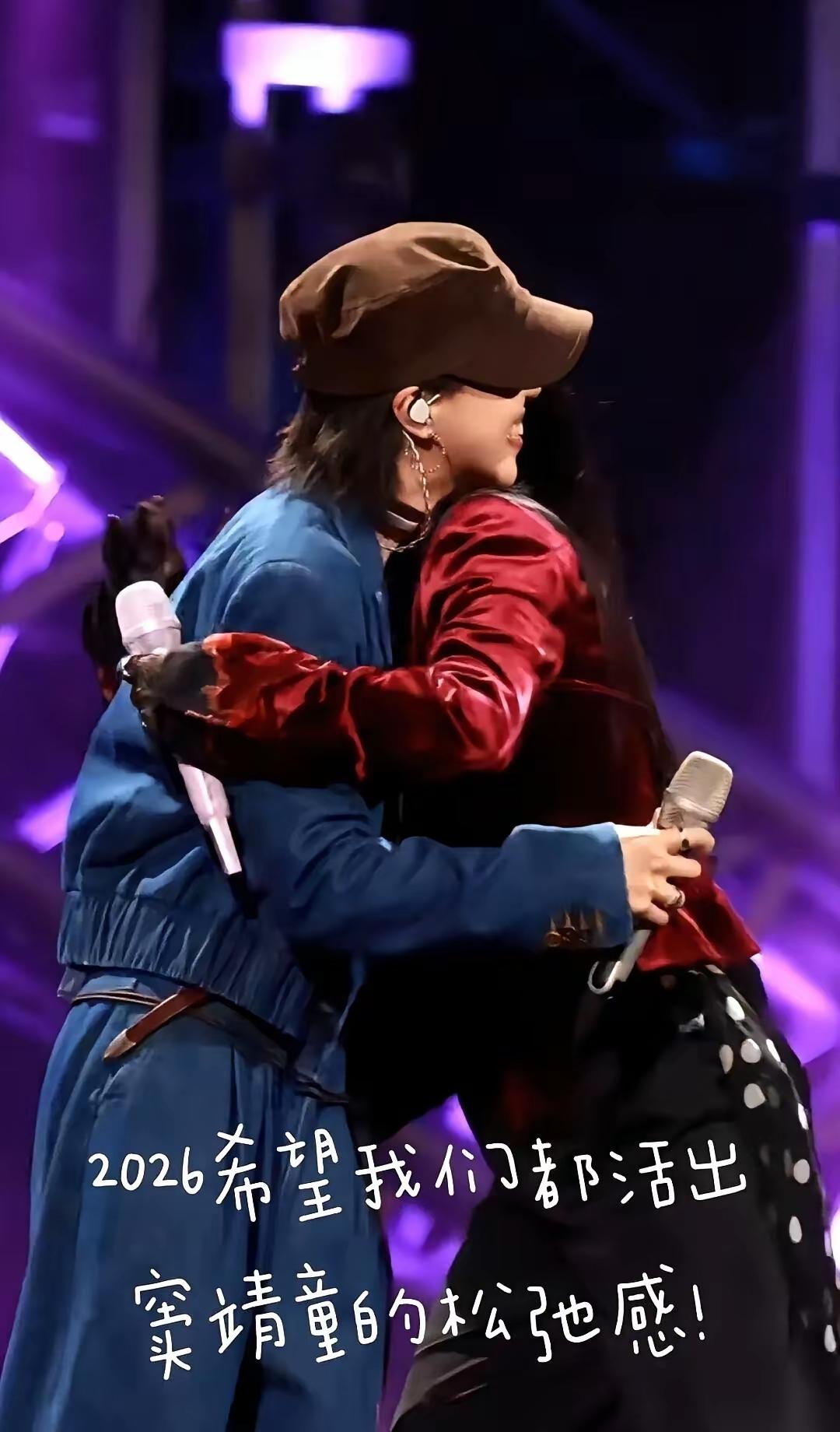 那英和窦靖童跨年合唱被吹爆，都说“封神”，但我跟你说，最狠的那一幕，镜头根本没拍