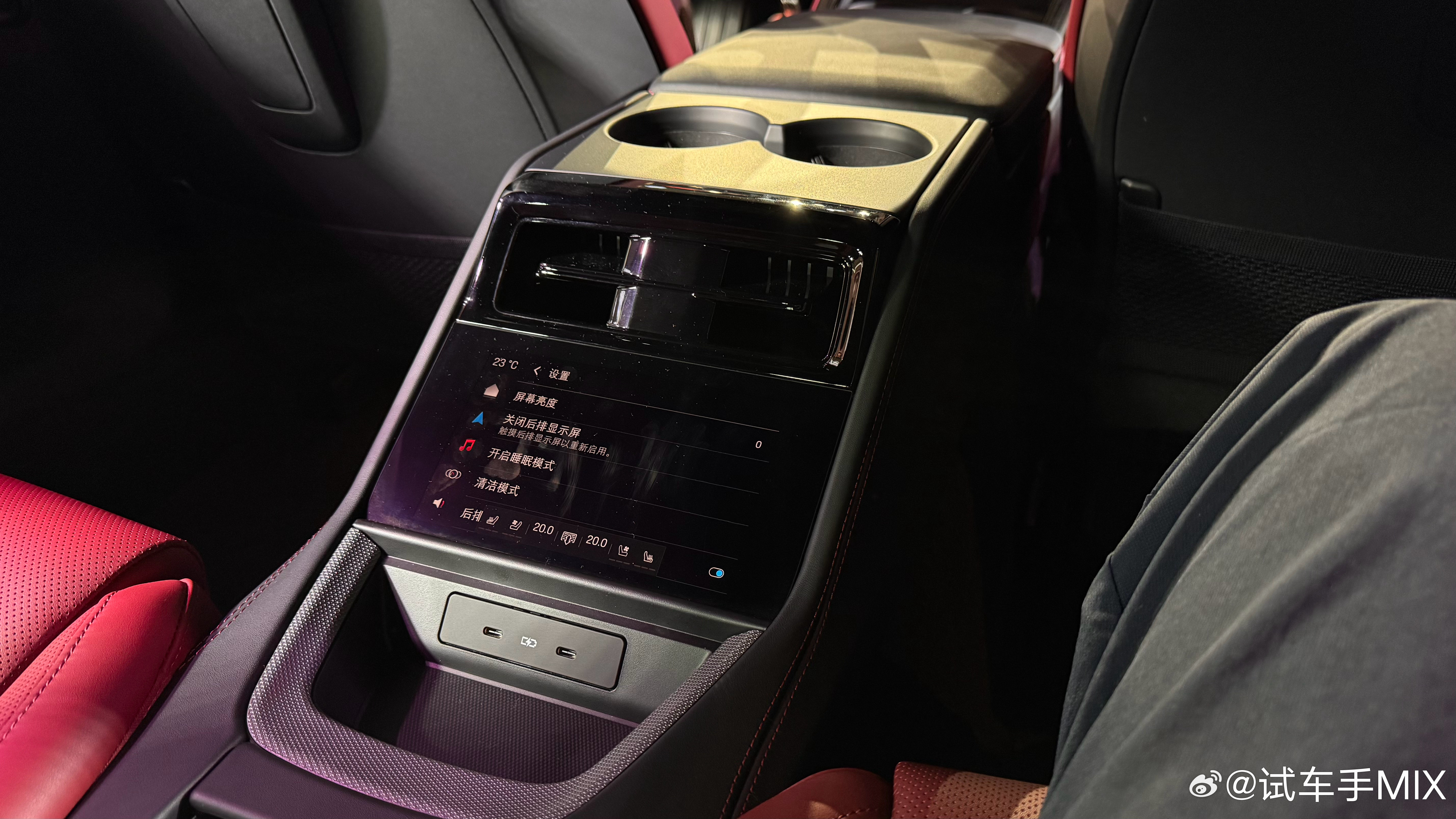 保时捷Panamera尽享版…依旧是2.9T六缸发动机这次把20寸轮毂和真皮黑内