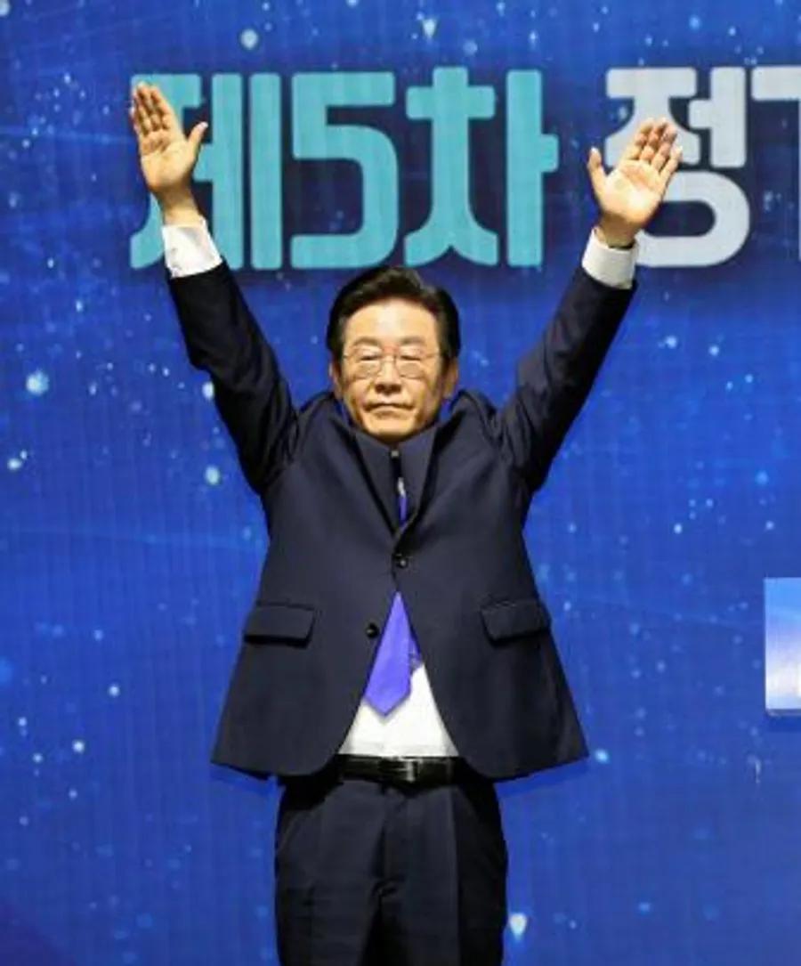 李在明“德不配位”？李在明首先就“战略失误”了，九三阅兵高规格请你来参加，而你