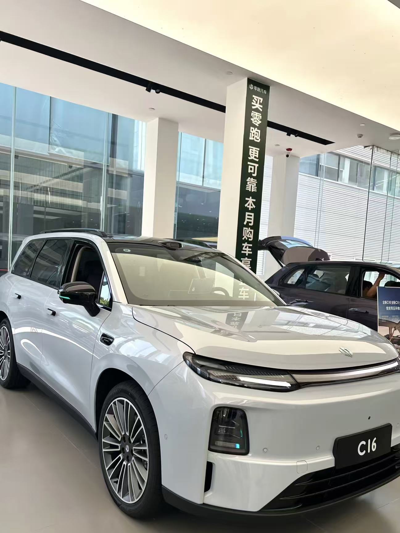 十五万的六座车，零跑C16把价格打到地板了零跑这牌子以前在二手市场就是&