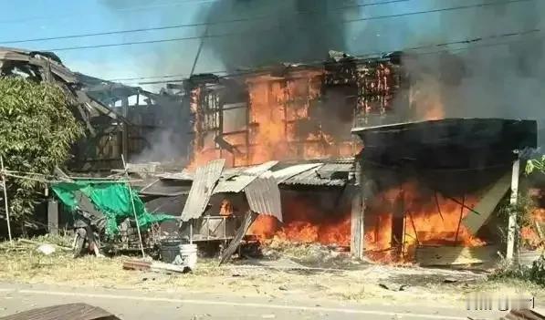 不是不想战！柬埔寨不派战机迎战泰国，真相扎心了泰军F-16战机炸穿柬境内，