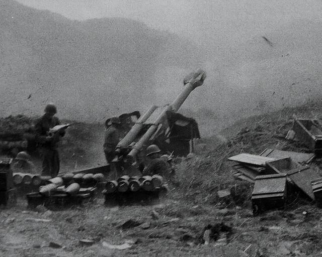 对越自卫反击战，敌方暗堡令我军束手无策，一炊事员急道：让我来这个人就是何国安。