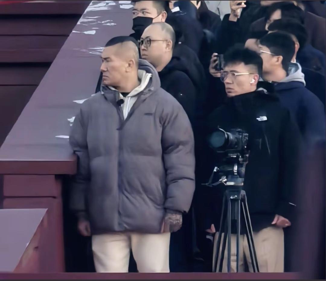 台湾网红馆长结束沈阳的两天行程后又返回了北京，11月1日早上，馆长到天安门广场观