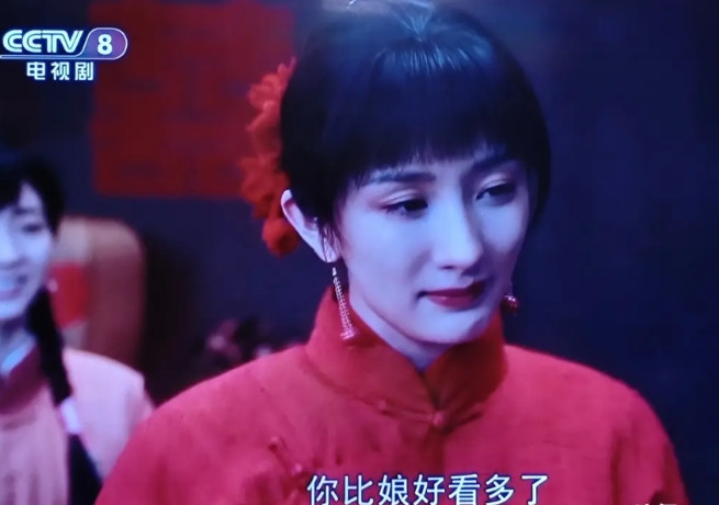 CCTV8今天开播《生万物》。一开场给我的整个感觉和多年前的《红高粱》很像，情