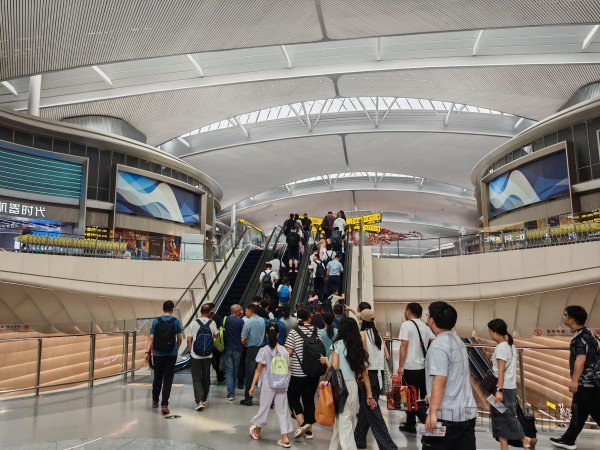重庆江北机场暑运起降架次、旅客吞吐量再创历史新高