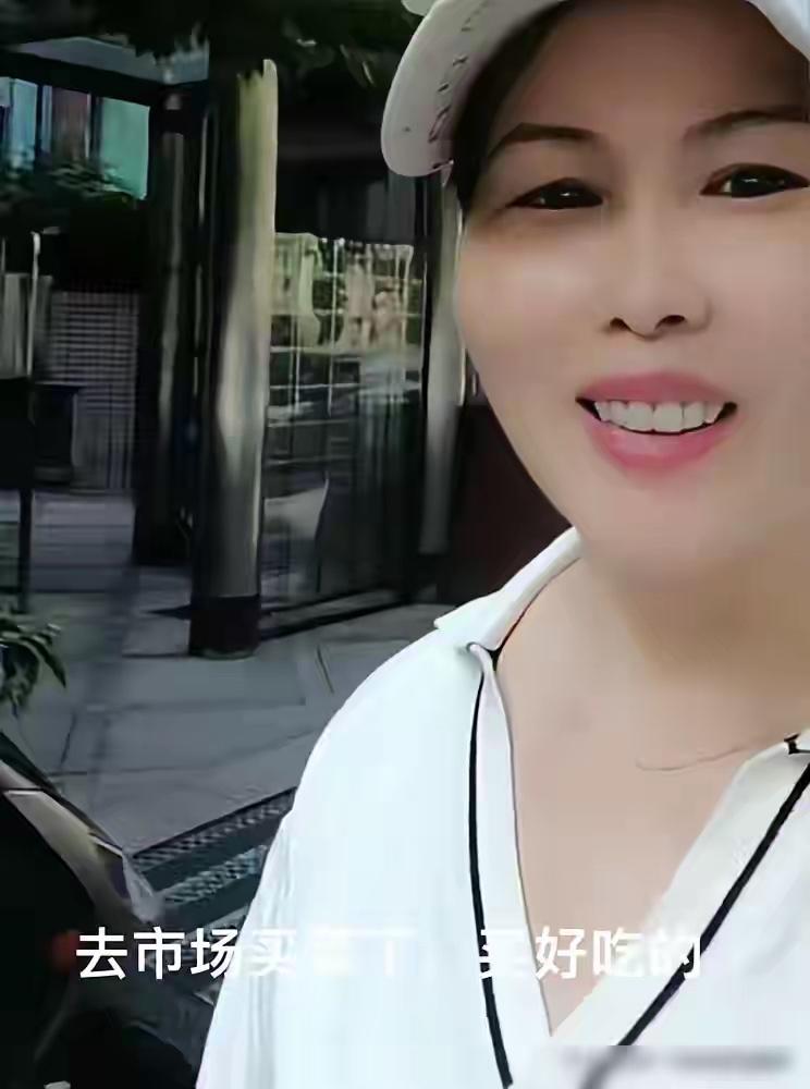 小杨阿姨真的很厉害，她也知道，怎么说才行。她和小梅的妈妈相处得特别好，她经常夸小