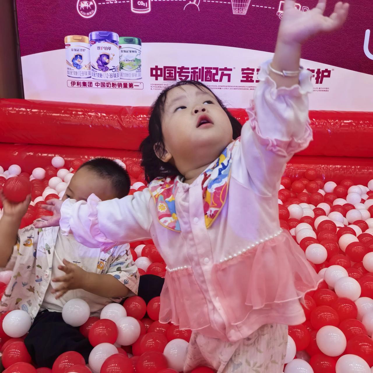 我最幸福了[捂脸哭]儿女双全，给儿子看大孩子再给女儿看孩子！出力不说还得把退休金搭
