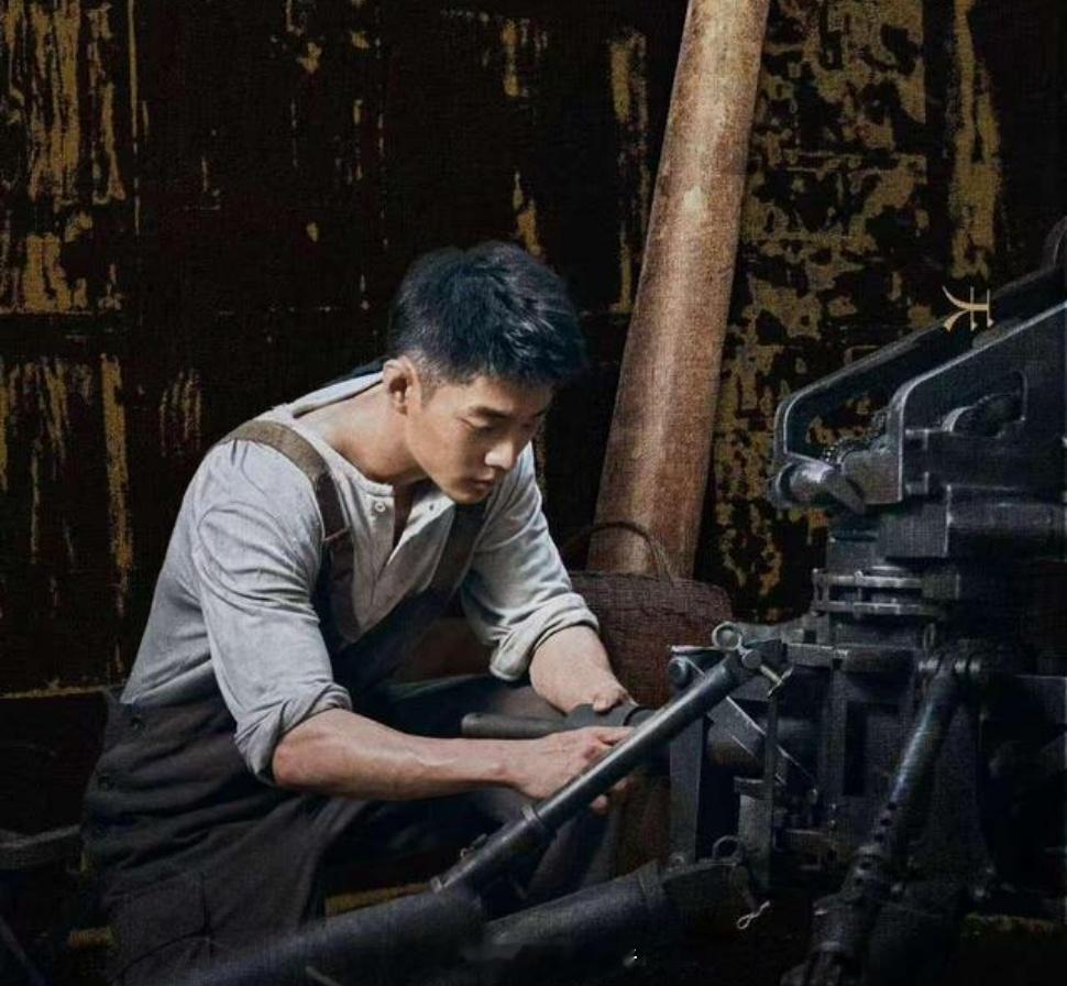 肖战你演的特别好肖战在《得闲谨制》里的表演满是诚意与爆发力！为贴合角色，他扎进老