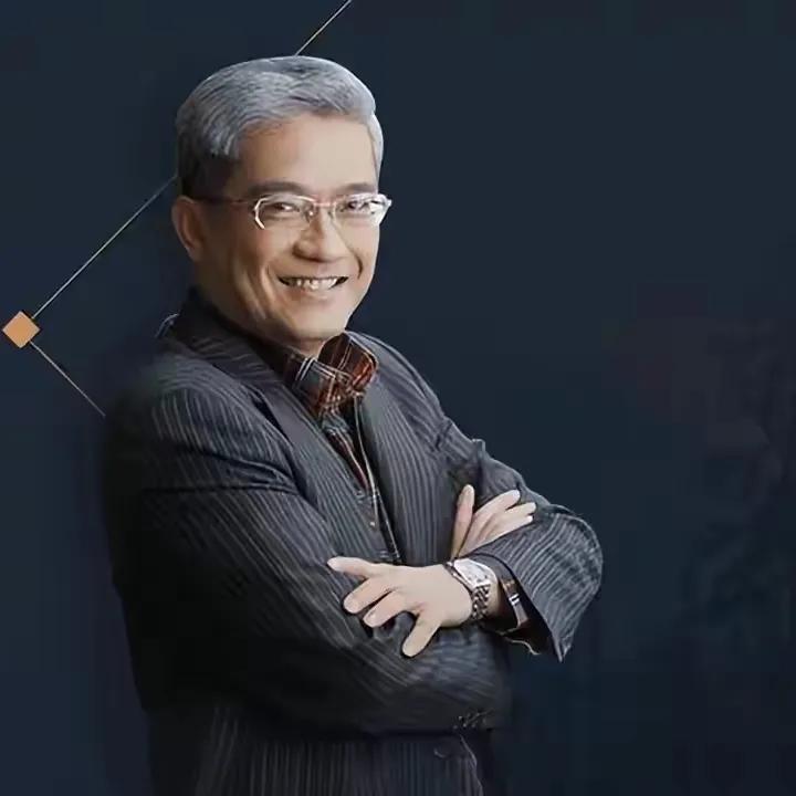 郎咸平说：“我活了50多岁，才知道万事都由天，半点不由人。人不可能胜天的，在老天