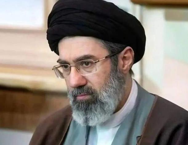 震撼！伊朗120多内鬼被一锅端，警方逆袭背后，是16大情报机构的彻底崩盘。据