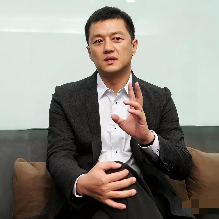 演员李亚鹏说，我爷爷和我外公都是国民党，所以我父母在那个年代其实家庭成分不太好，