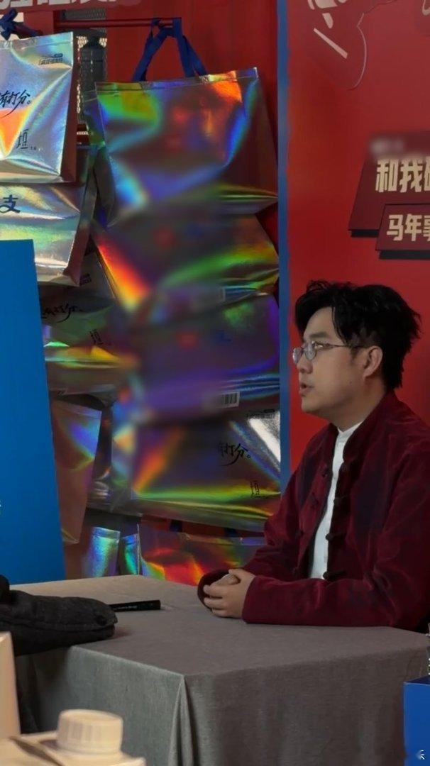 土豆签售会签的竟然是购物袋什么？这还是我认识的土豆吗？你什么时候背着我当起了爱