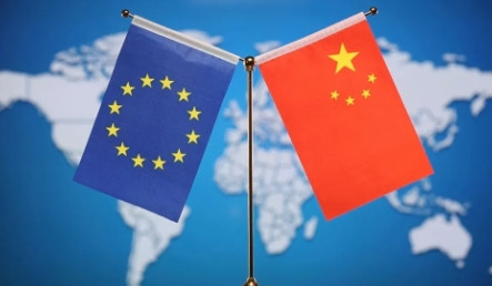 新加坡联合早报昨晚（7月24日晚）发表评论称：“双方分歧难解，中欧峰会未取得显著