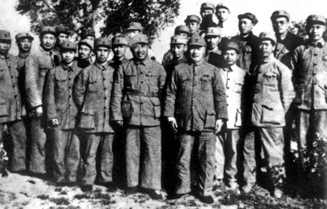 1948年粟裕拒绝渡江，毛主席思索良久后，有了换帅的想法，陈毅连忙表示：换谁？谁