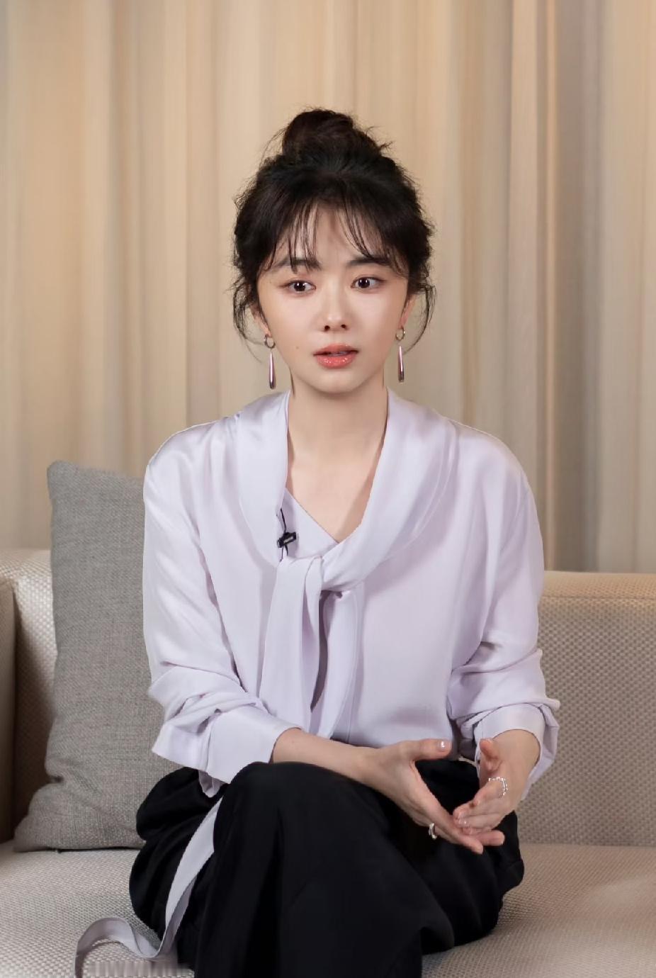 发现没，内娱走得稳不会塌房的，就是像谭松韵这样踏实的演员了。她无论演什么电视剧