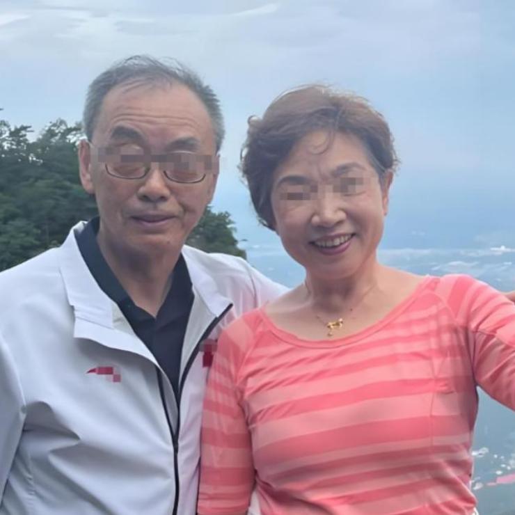 69岁大爷自驾游，看清女舞伴两个举动果断返程太通透了！69岁大爷和51岁女
