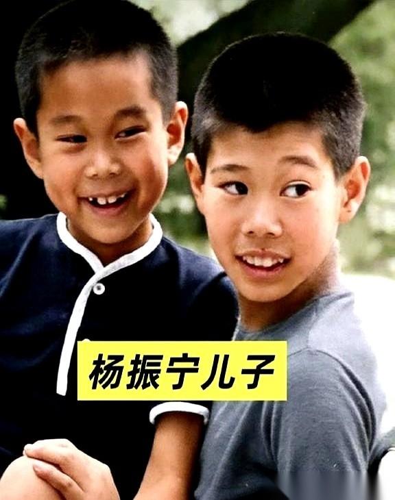 他走了，大家盯着挽联，才惊觉，大儿子的名字竟然不在上面。一查，心都凉了半截。