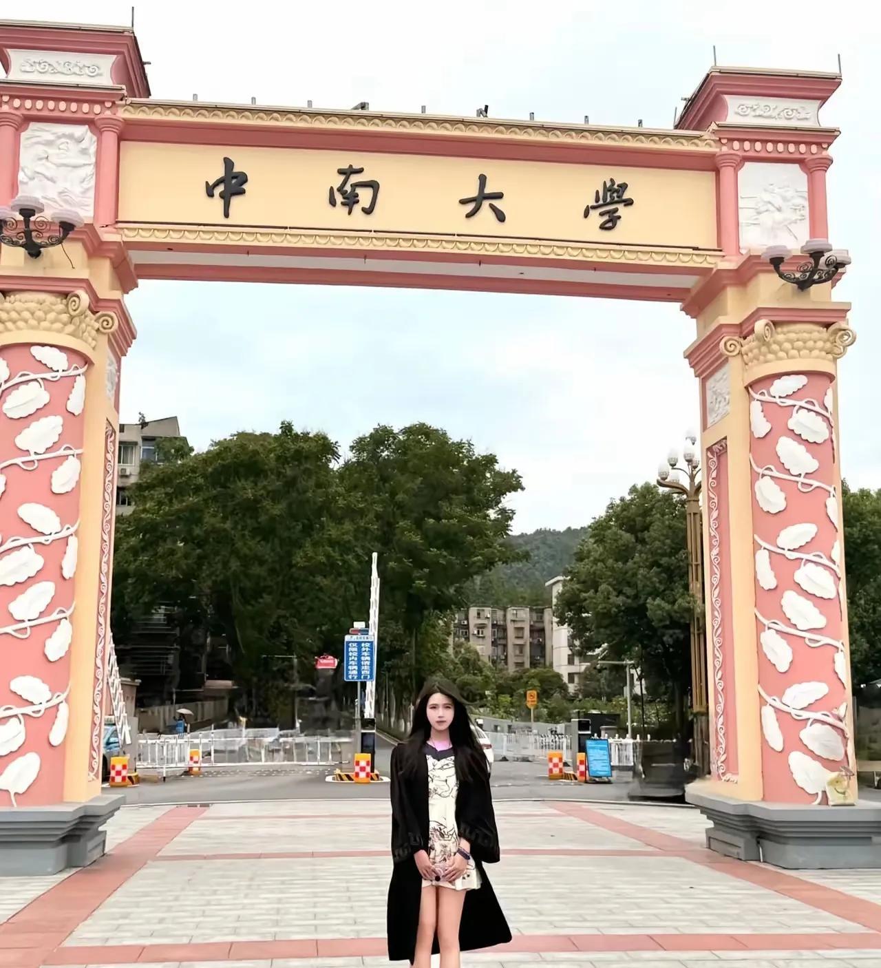 她只是想要份工作，有错吗？表妹从大四到毕业后第二年，两年都在为找一份工作努力。