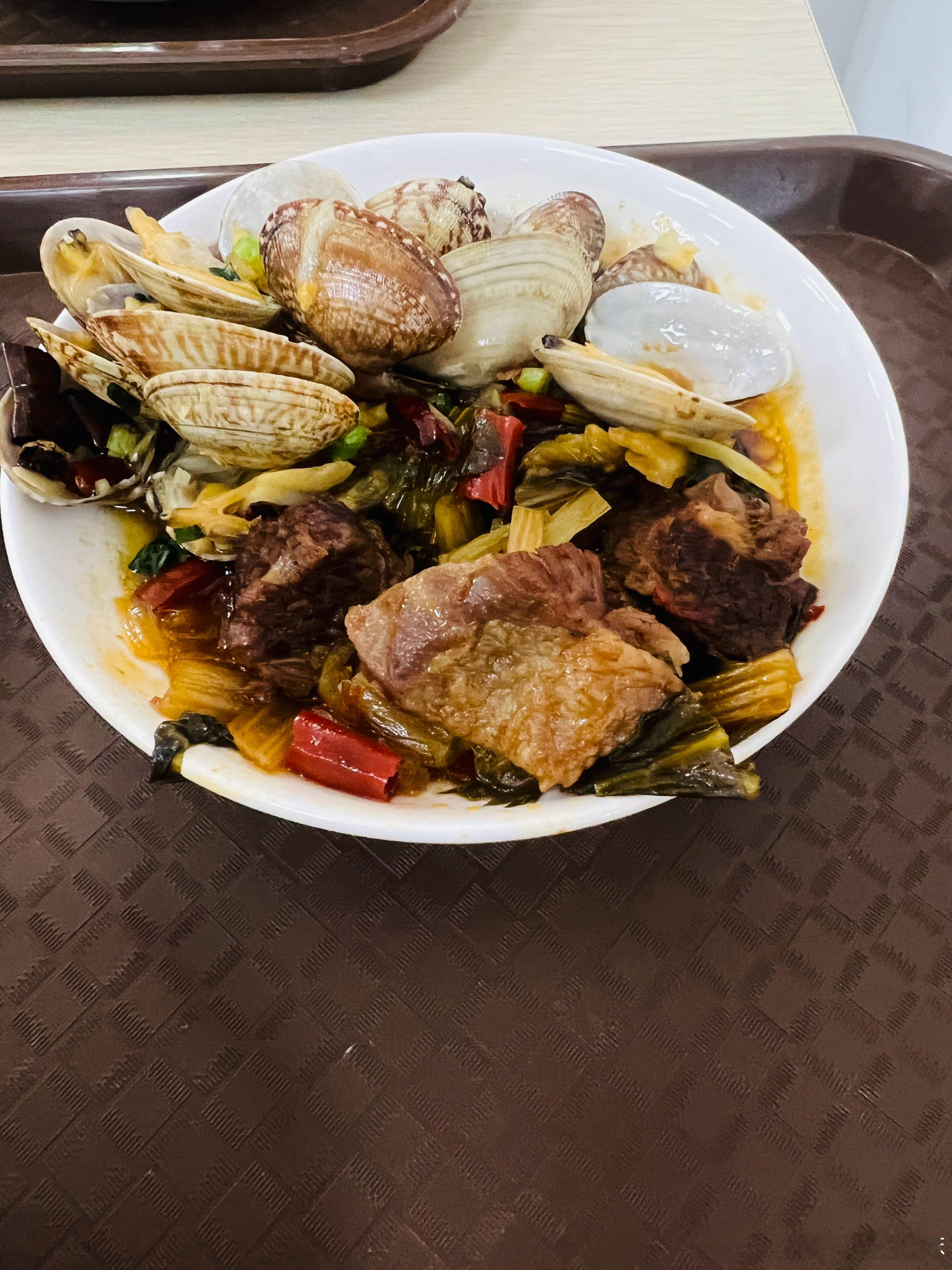 中午的伙食，还行啊