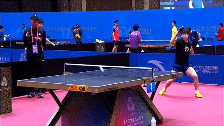 谁能想到，小小的训练场上，一幕“默契对视”居然引爆了球迷的热议？11月12日