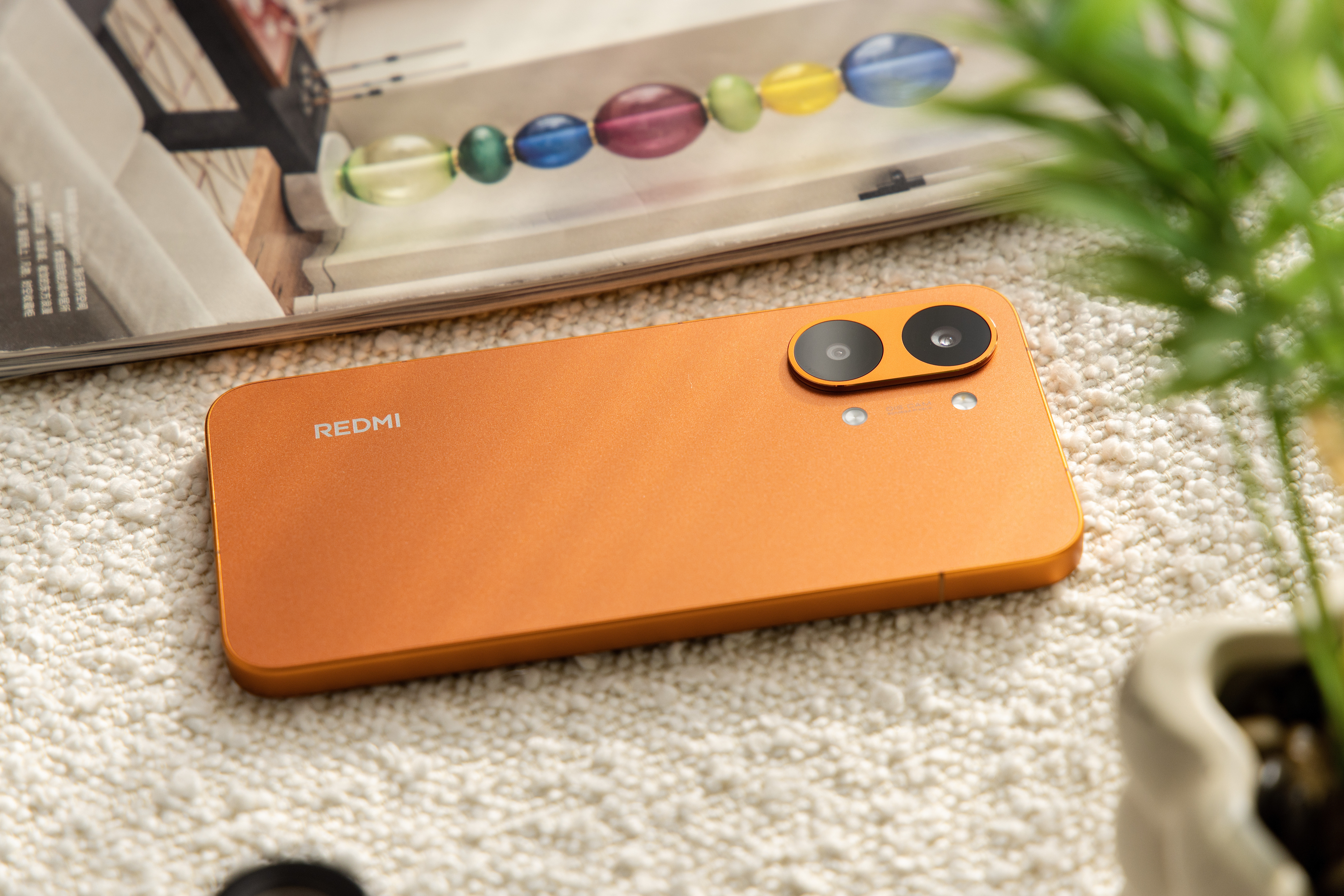 Turbo5Max橙意满满阳光橙色的REDMITurbo5Max，看上去