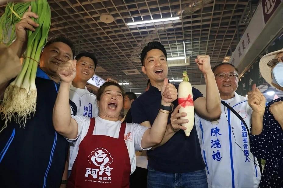 蒋万安赴东台湾辅选，喊话“人民用手中的选票让民进党当局认错”台北市长蒋万安昨接