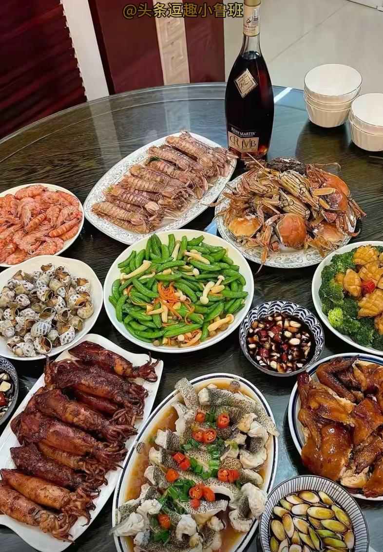 晒一下我们一家四口今天的晚饭，想问问大家这配置在全国范围内能算是什么水平？