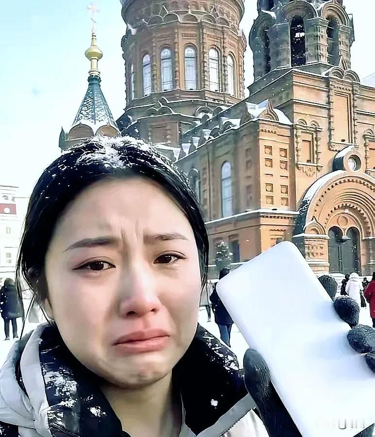 当南方姑娘遇上东北极寒：一场冰与暖的双向奔赴穿单鞋闯冰雪大世界，这事儿堪
