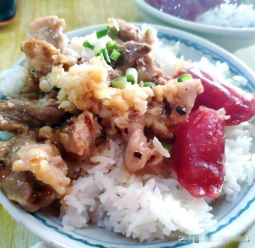 顺德莫氏鸡煲不断扩张，规模越来越大，而另一个网红店一一中山排骨饭又被点燃，自媒体