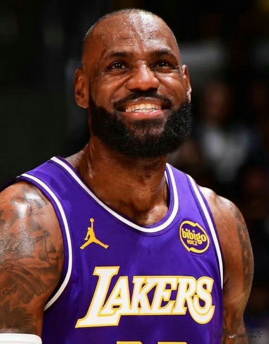 这赛季的联盟第一小前锋，你会选谁？——杜兰特，场均26.4分5.5篮板4.5