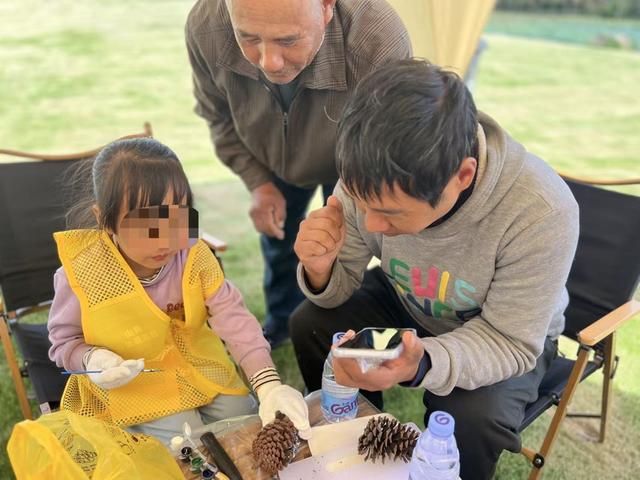 青山慈善基金会温暖寒冬：100份慰问包关爱困境儿童