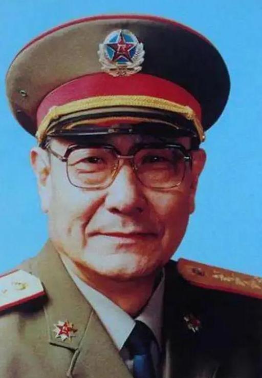 1948年，沈阳战俘营。一个16岁的国民党俘虏抹着眼泪往人群后头缩，想领路费回家