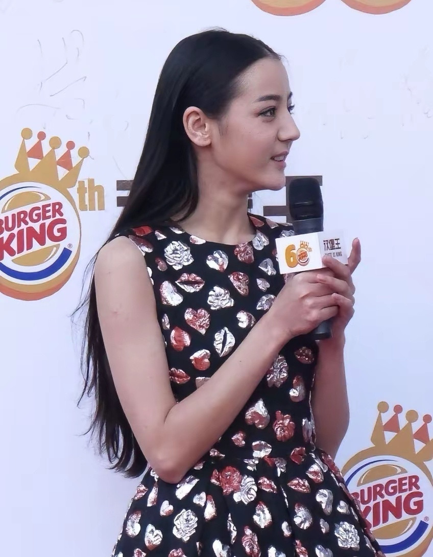 迪丽热巴那时候好好看，也没咋化妆，就是很真实