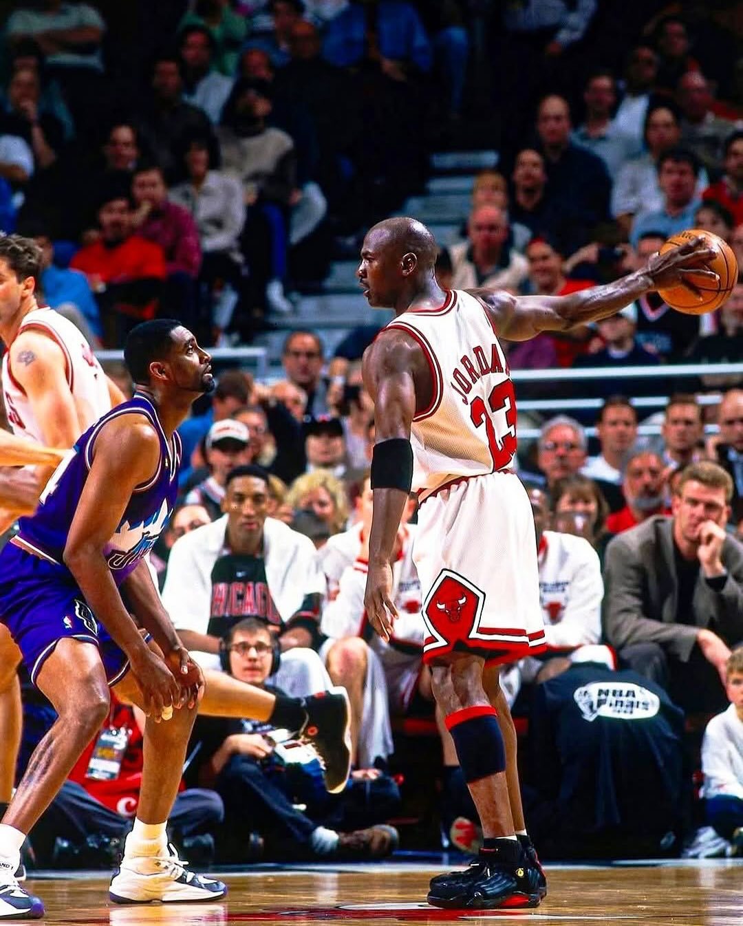 什么是压迫感！这两张图细细品。我的观赛搭子​​​