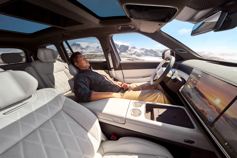 上汽大众ID.ERA9X预售火热进行中，每天看车的客户络绎不绝。预售价格3