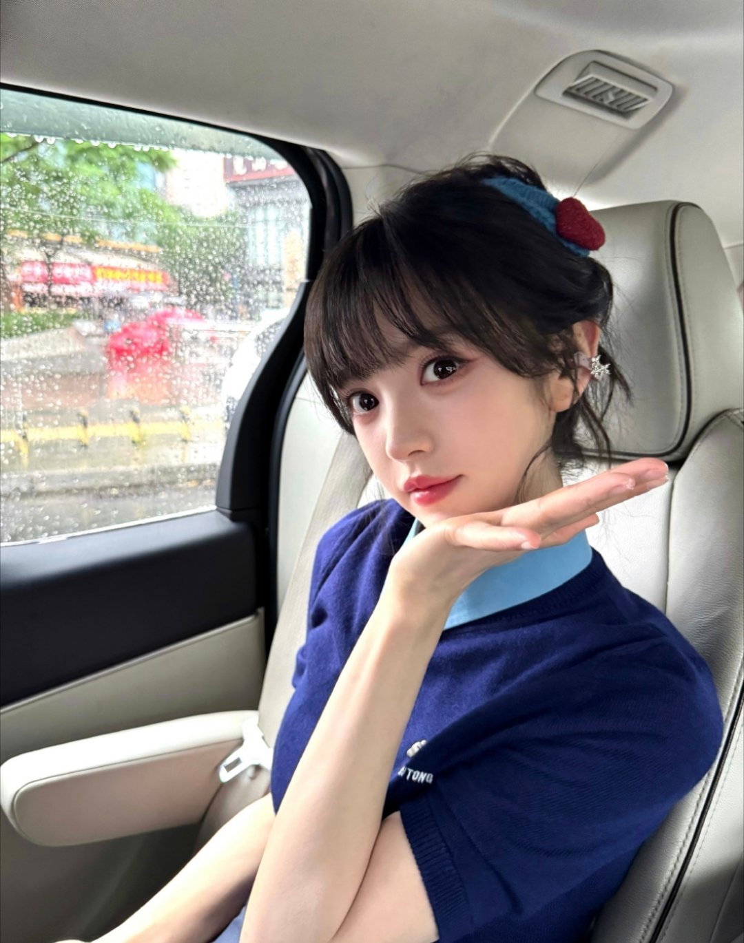 田曦薇今天有见到喜欢的人很真诚的小田呀她好美[爱心][爱心]这么可爱​​