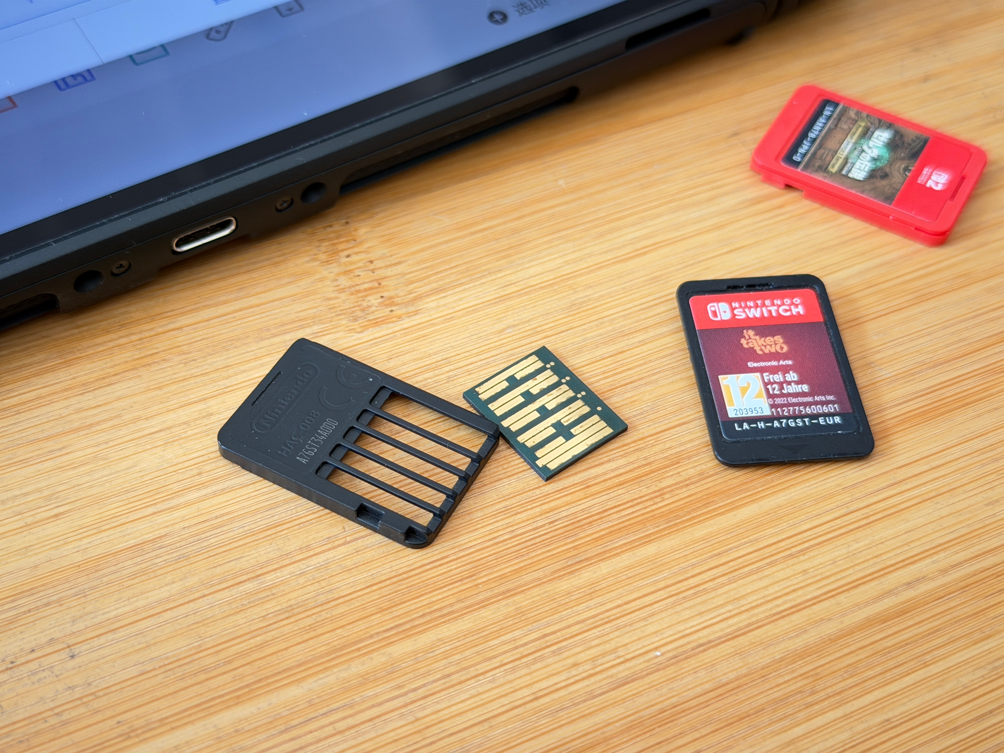 之前在理想商城里买的Switch2收到了。顺带把家里几个报废很久的Switch