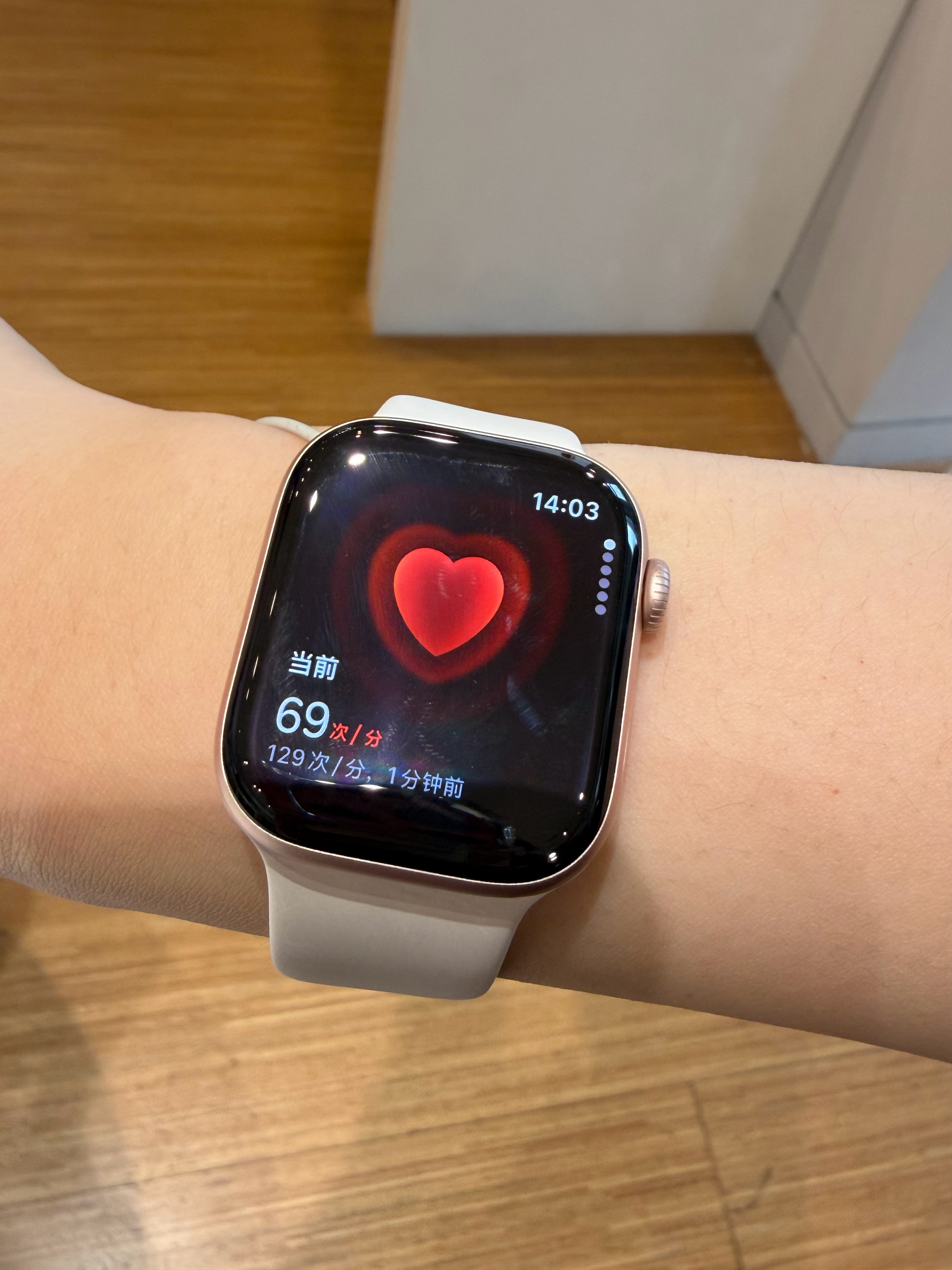 回顾了一下微博相册，原来已经是使用AppleWatch第八个年头了。一路见证着