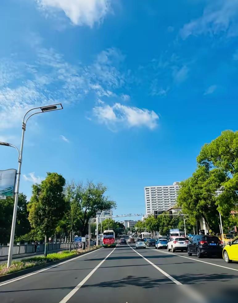 提前通知，提醒大家做好心理准备，3天后，也就是8月7号晚上19点43分就正式立秋