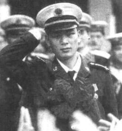 刘志艳，男，1966年1月生，海军广州38001部队后勤部汽车营二连副指导员。1