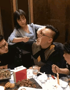 姑娘，你真用劲儿啊，太狠了[捂脸哭]