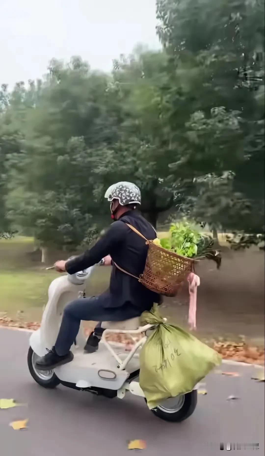 新国标电动车新规限速出台，侧面标志着中国即将步入老年人时代，毕竟安全最重要，此举