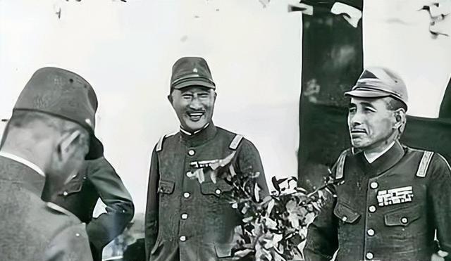 1942年，中国炮兵看到一架日军飞机，照旧就开炮射击，没想到一击即中，而被击落的
