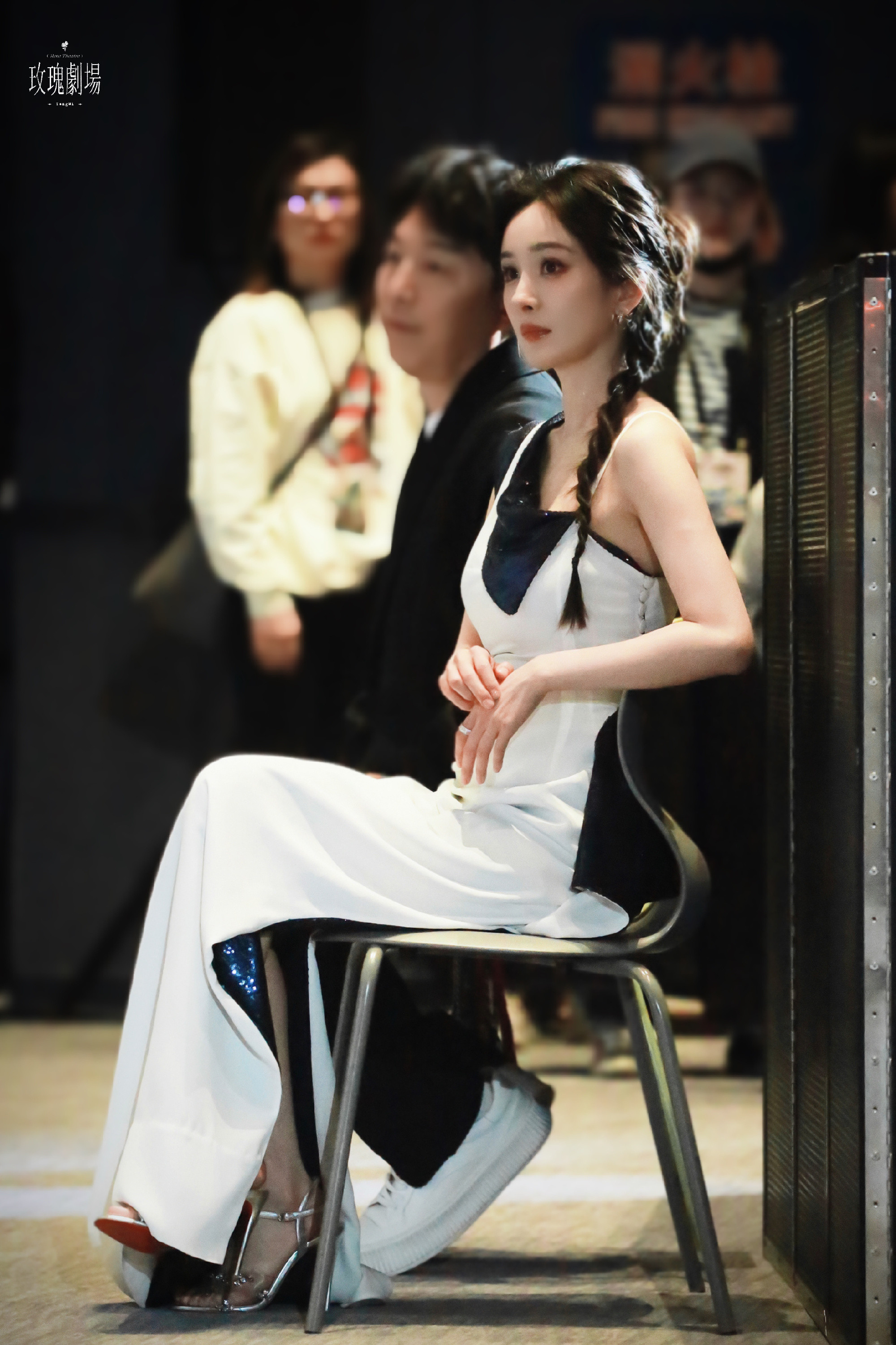 杨幂ChristianLouboutin，白裙倩影，婀娜优雅。杨幂
