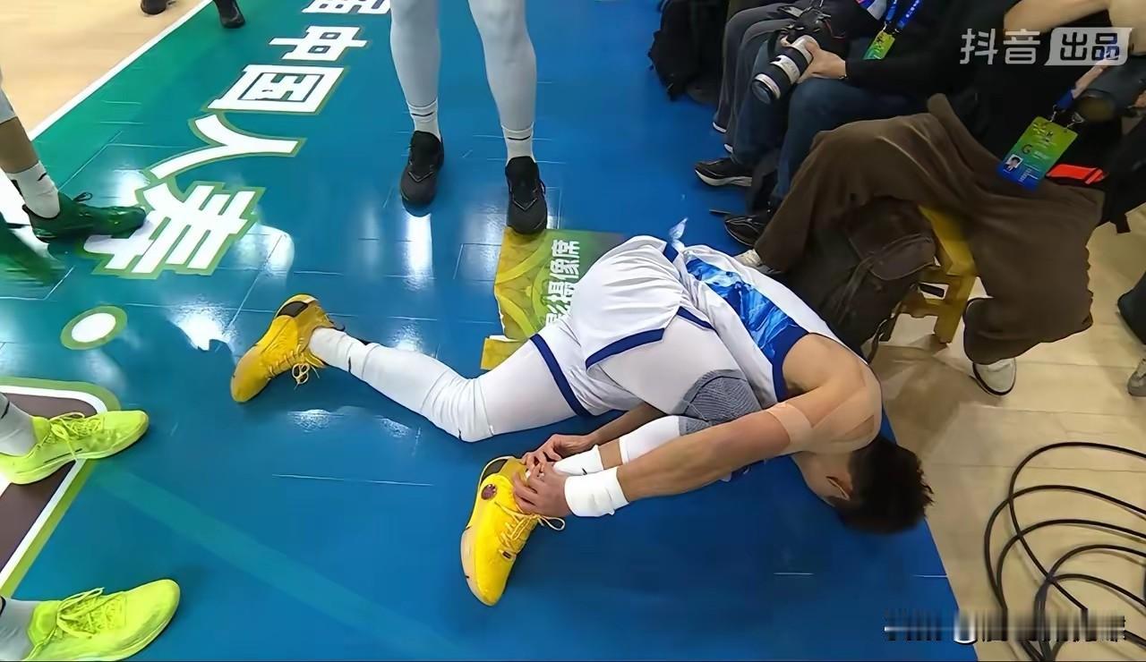 广厦损失惨重！刚刚结束的CBA俱乐部杯赛半决赛中，广厦59:78惨败山西无缘