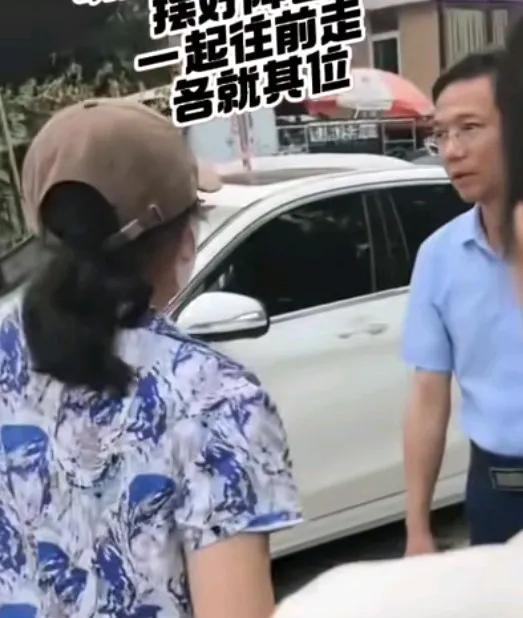 柴桑大姐今天一早在九江直播！柴桑大姐说6.26小熊几年了：在那里头，还能干偷