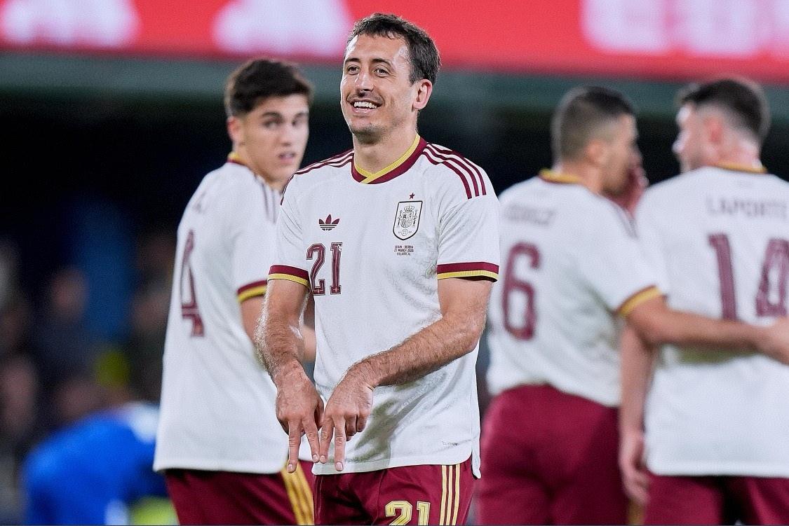 这就是世界第一的实力啊！西班牙3-0完胜塞尔维亚，用两个词形容西班牙这场比赛的