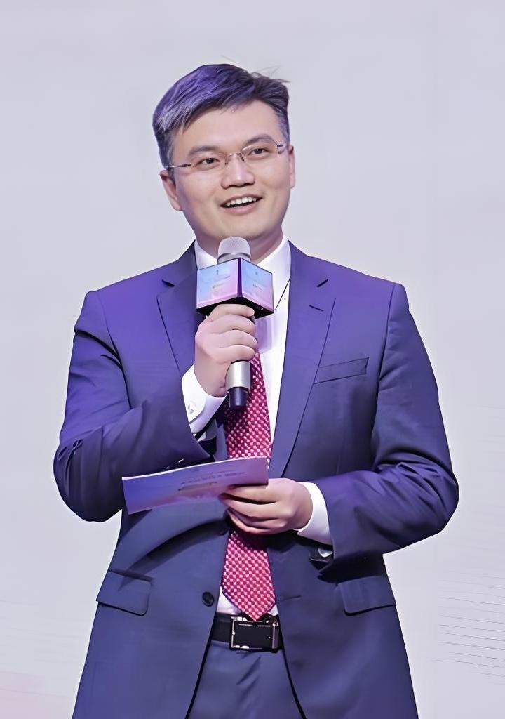 80后韩德鸿升职，五菱进入少壮派掌舵期近日，上汽通用五菱低调进行了人事调整，韩
