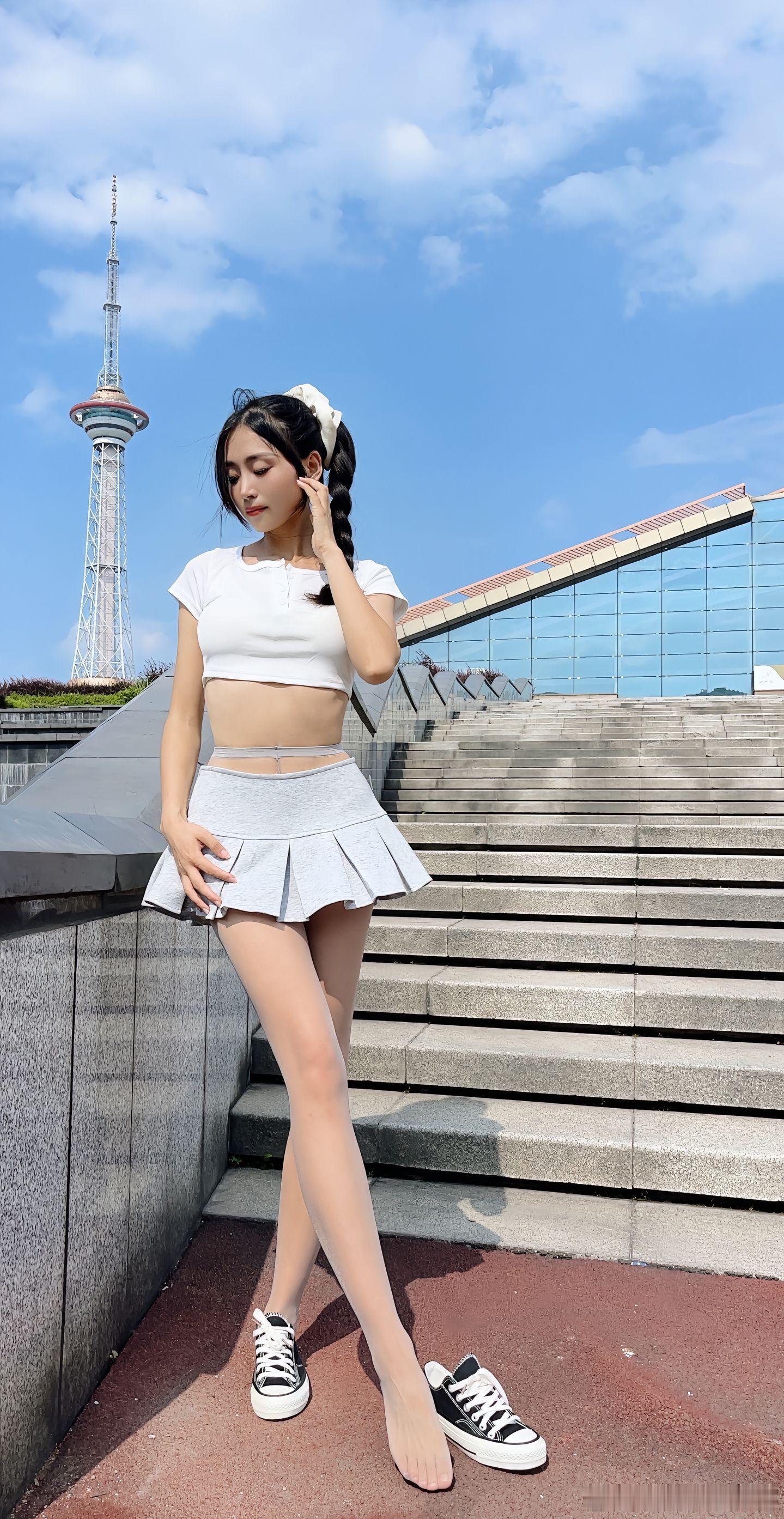 还是穿丝袜好看～​​​