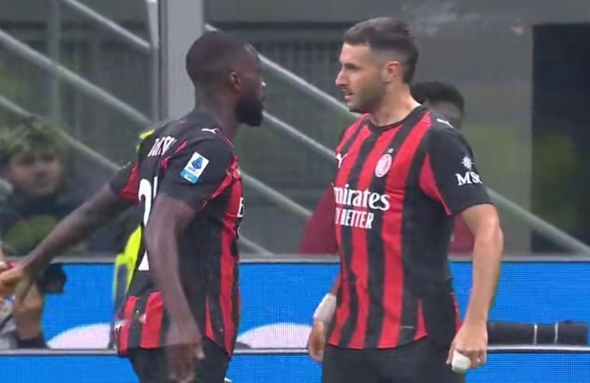 AC米兰没人了，15岁的小孩上场踢球了。莱奥躺床上，托莫里还没能跑起来，后防